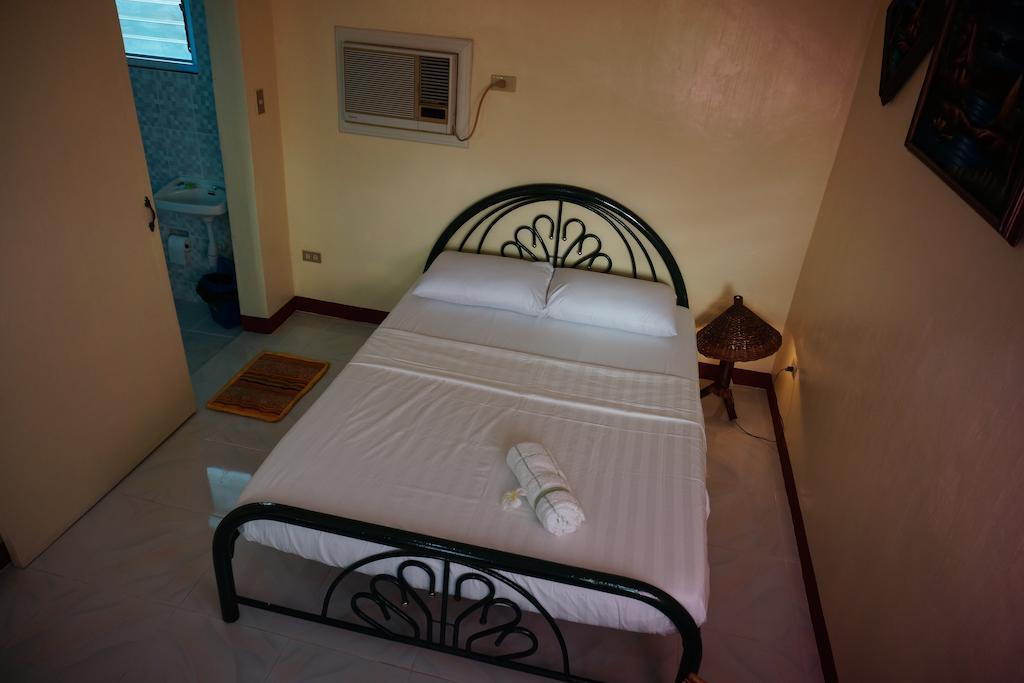 Rama International Beach Resort Botolan Room photo